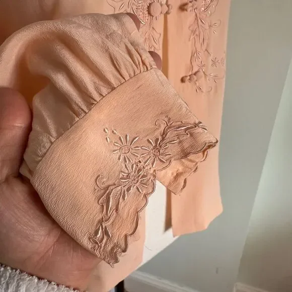 1950s Peony Silk Hand Embroidered Peach Pink Blouse - Picture 3 of 16